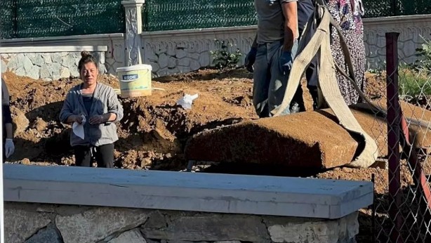 Foto - Muğla’da inşaatta çalışan işçiler define buldu! Yarısına kadar suya batmıştı! İçinden çıkanlar şaşkınlık verdi
