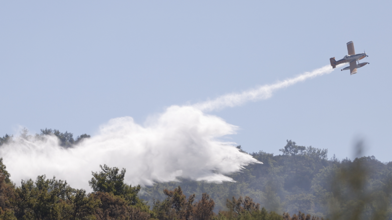 Foto - Muğla'da orman yangını! 3 helikopter ve 2 uçak havalandı