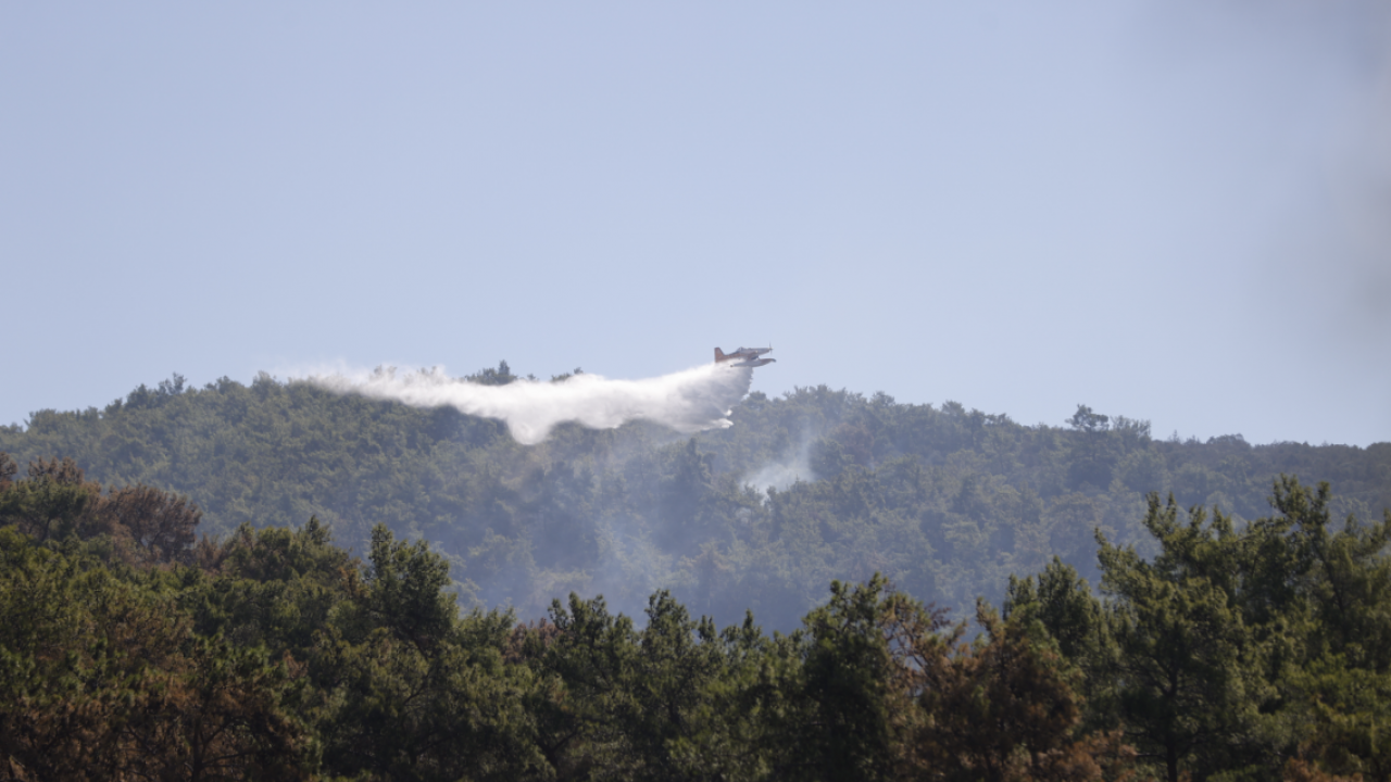 Foto - Muğla'da orman yangını! 3 helikopter ve 2 uçak havalandı