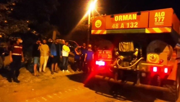 Foto - Muğla'da orman yangını yerleşim yerlerini tehdit ediyor!
