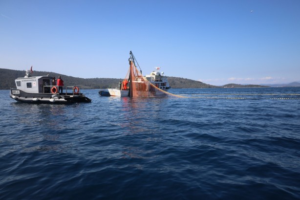 Foto - Muğlalı balıkçılar bu kez afetzedeler için ağ attı