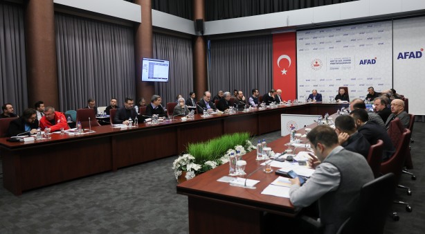 Muhalefet koltuk kavgasıyla gündeminden düşürdü, iktidar çalışıyor!