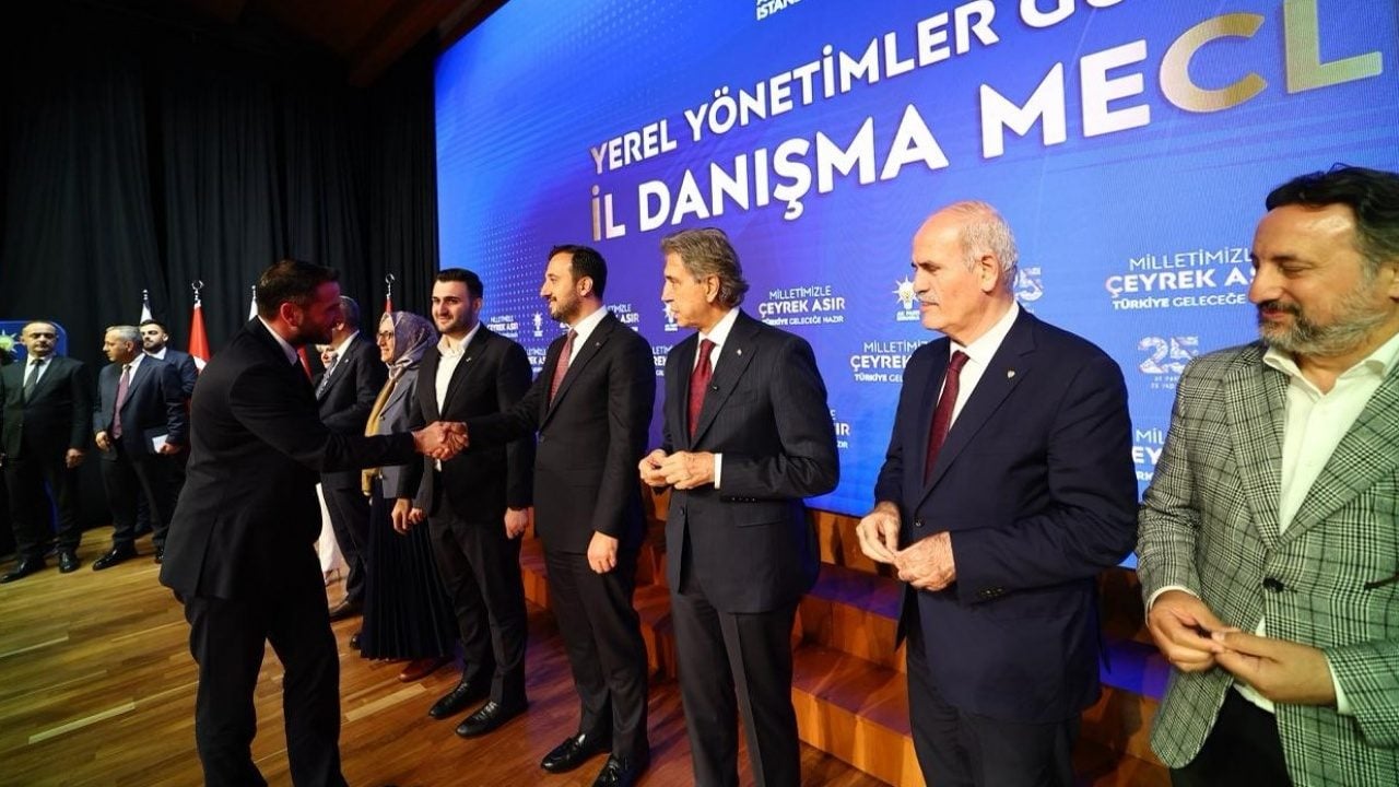 Foto - Muhalefet partilerinde kan kaybı! AK Parti'den İstanbul'da rozet şovu
