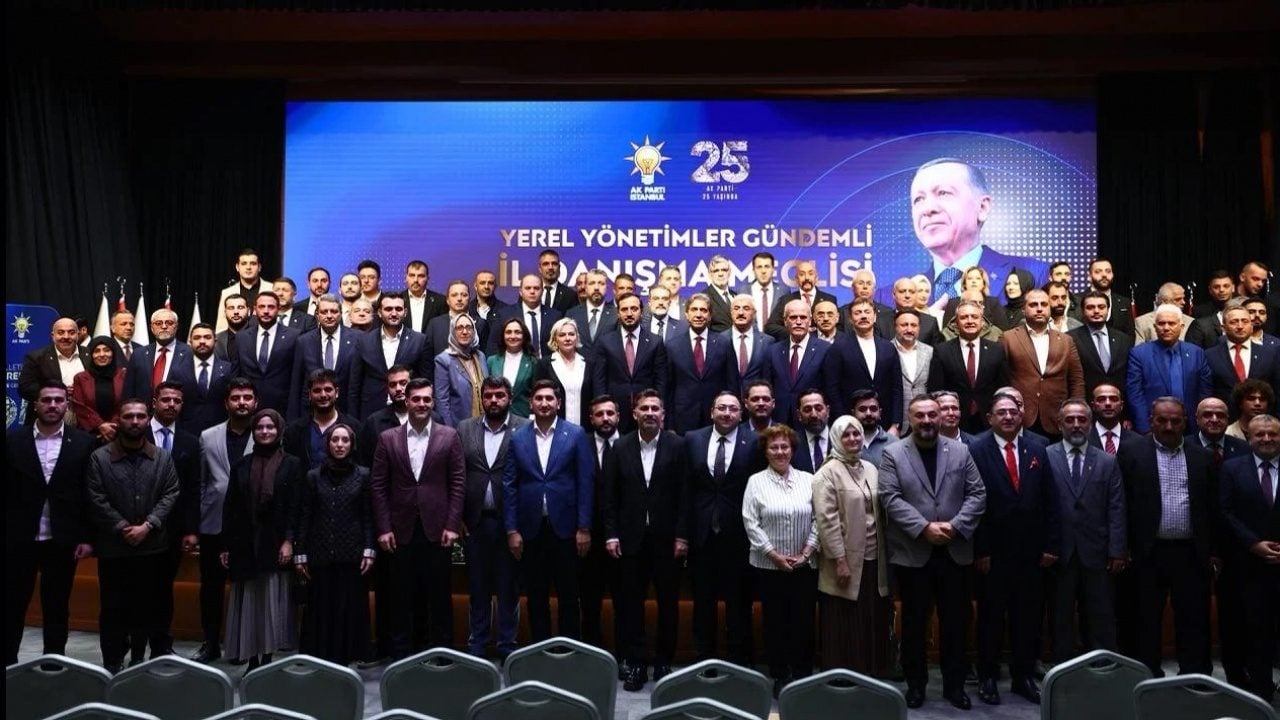 Foto - Muhalefet partilerinde kan kaybı! AK Parti'den İstanbul'da rozet şovu