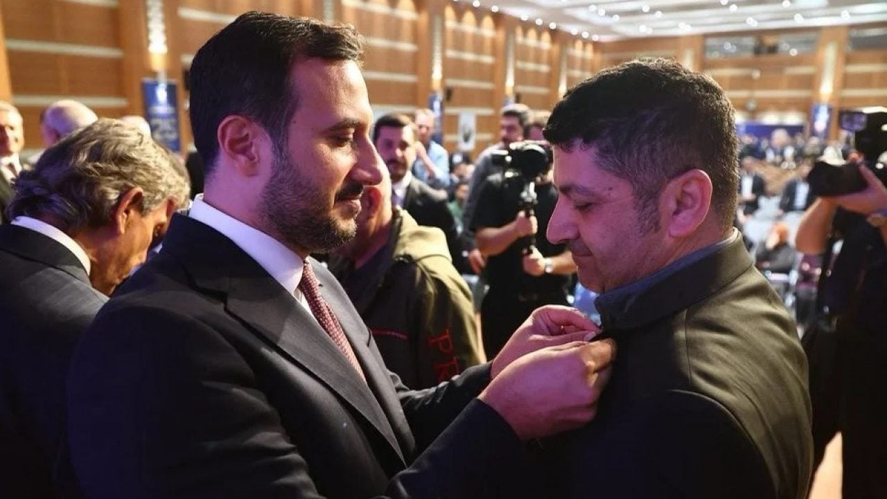 Foto - Muhalefet partilerinde kan kaybı! AK Parti'den İstanbul'da rozet şovu