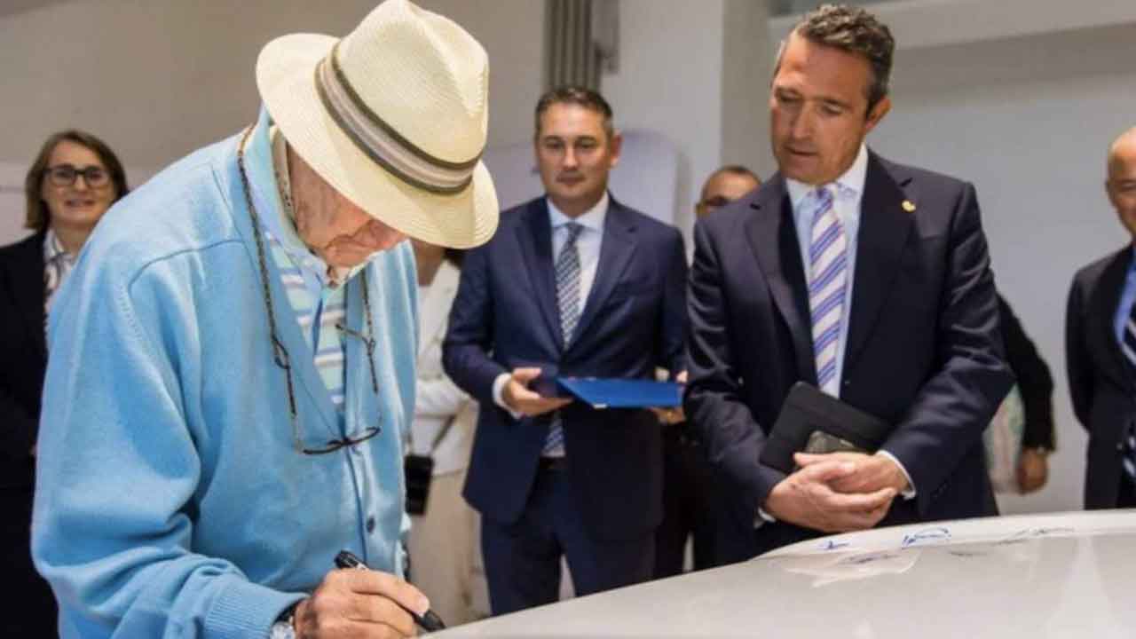 Muhalif geçinip parasına para katıyor: Koç'un bankası kasayı doldurdu