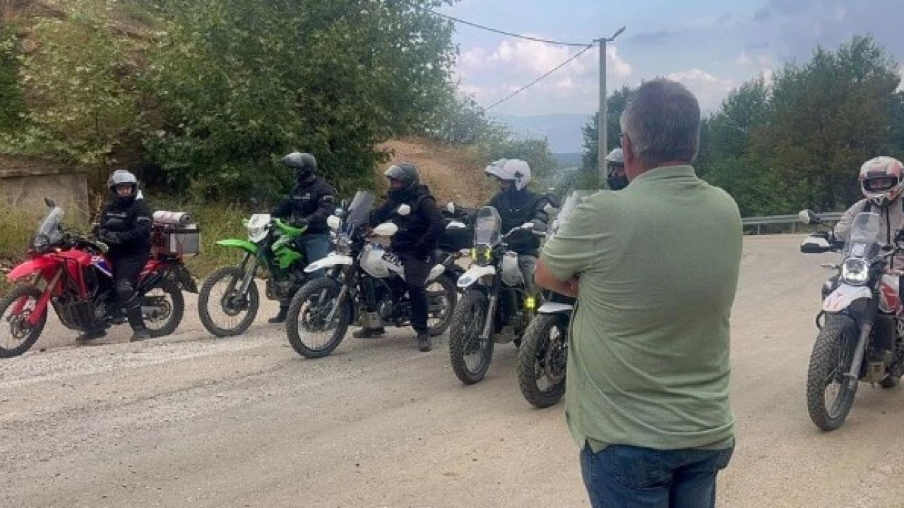 Foto - Muhtardan dikkat çeken çözüm! Mahalle girişine sürgülü kapı taktırdı