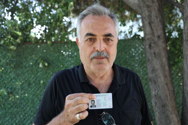 Foto - Muhtarın ismini gören telefona sarılıyor