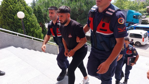 Foto - 'Muhtarlık seçimi husumeti' cinayetinde 2 kardeşi öldüren şahıs adliyede