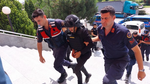 Foto - 'Muhtarlık seçimi husumeti' cinayetinde 2 kardeşi öldüren şahıs adliyede