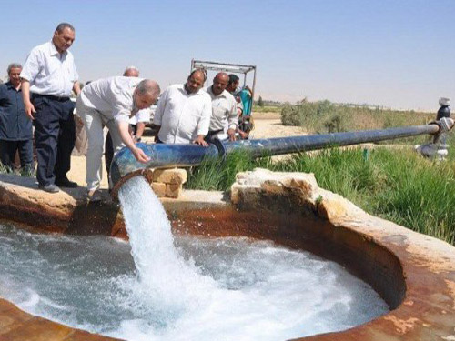 Foto - Bir ilimizde yerin 400 metre altında devasa bir su kaynağına ulaşıldı! Yerin altından fışkırıyor