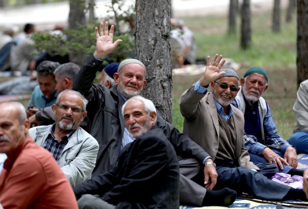 Müjdeler olsun! Emekliler artık o iki faturayı ödemeyecek! Karar Meclis’te kabul edildi