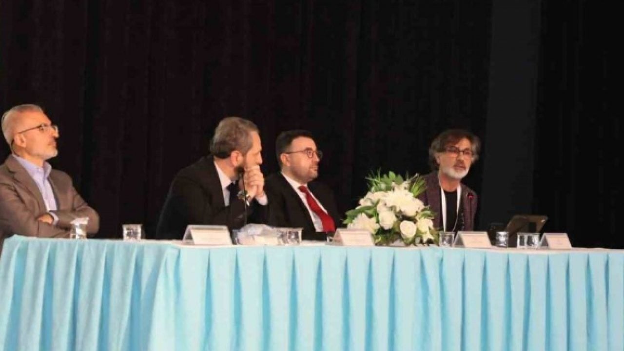 Foto - Mukaddes tepe, Fransız ajanı sapıktan arındırılsın: Pierre Loti Tepesi'nin adı İdris-i Bitlisi olsun