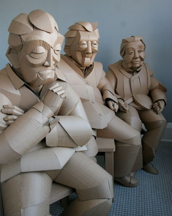 Foto - Mukavvadan yaptığı kostümlerle fenomen oldu!