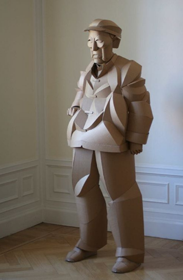 Foto - Mukavvadan yaptığı kostümlerle fenomen oldu!