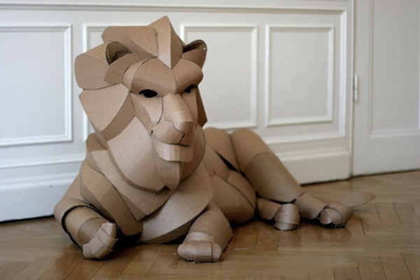 Foto - Mukavvadan yaptığı kostümlerle fenomen oldu!