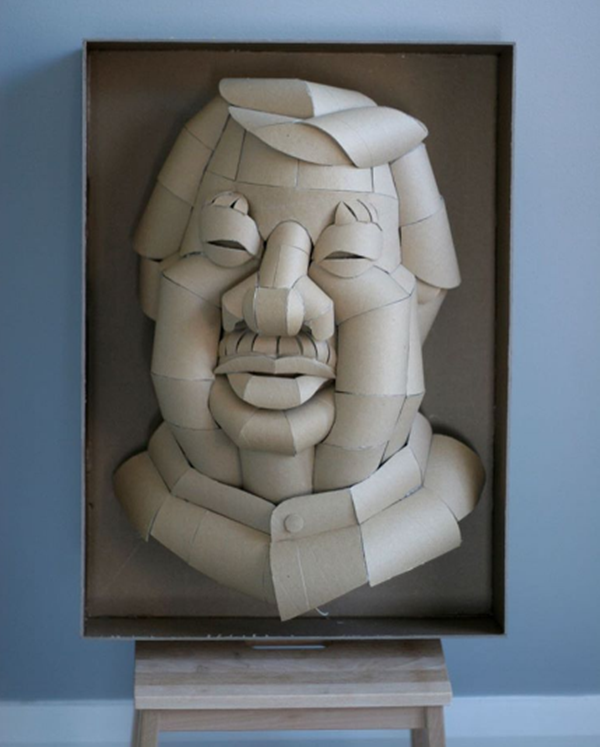 Foto - Mukavvadan yaptığı kostümlerle fenomen oldu!