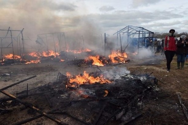 Foto - Mülteci kampını yaktılar