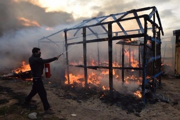 Foto - Mülteci kampını yaktılar