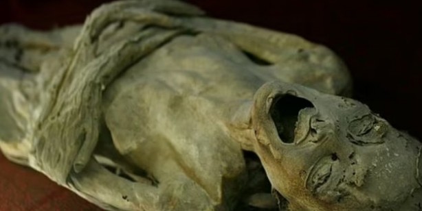 Foto - Mumya geri döndü! Hareket eden cesedi gören uzmanlardan 'sakın yaklaşmayın' uyarısı: Tehlike saçıyor!