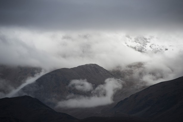 Munzur Dağları sis bulutlarıyla kaplandı