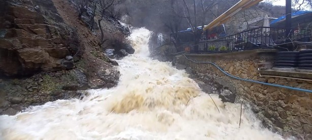 Foto - Munzur ve Pülümür çayları taştı! Yetkililerden ikaz