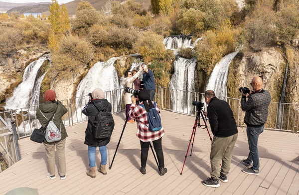 Foto - Muradiye Şelalesi fotoğraf tutkunlarının gözdesi oldu