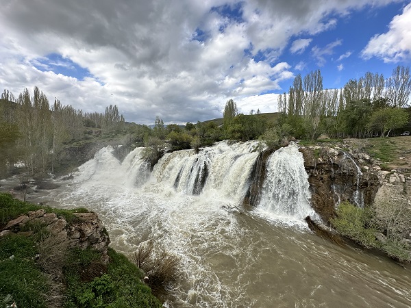 Foto - Muradiye Şelalesi yağışların ardından coştu