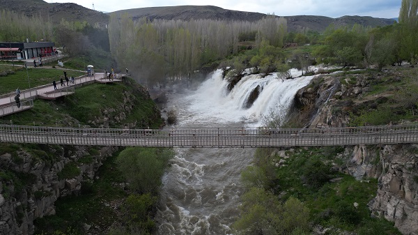 Foto - Muradiye Şelalesi yağışların ardından coştu