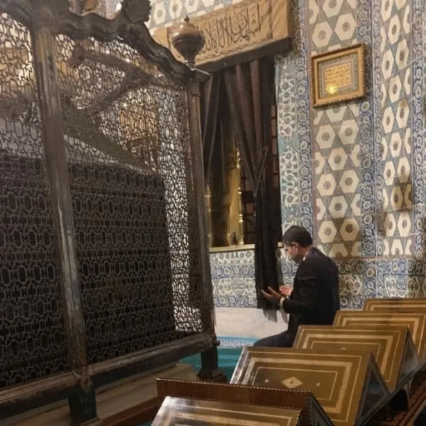 Foto - Murat Kurum güne Eyüpsultan'da sabah namazıyla başladı