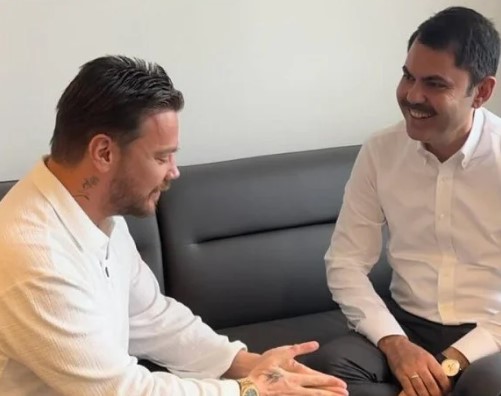 Foto - Murat Kurum’a şarkı yapan Sinan Akçıl’dan seçim yorumu geldi! "Hepimiz Türk’üz"