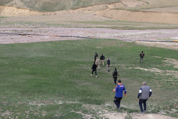 Murat Nehri'ne düşen 5 yaşındaki çocuk kayboldu