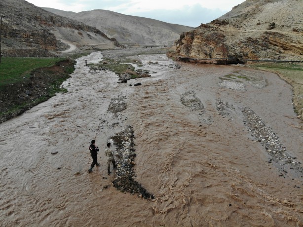 Foto - Murat Nehri'ne düşen 5 yaşındaki çocuk kayboldu