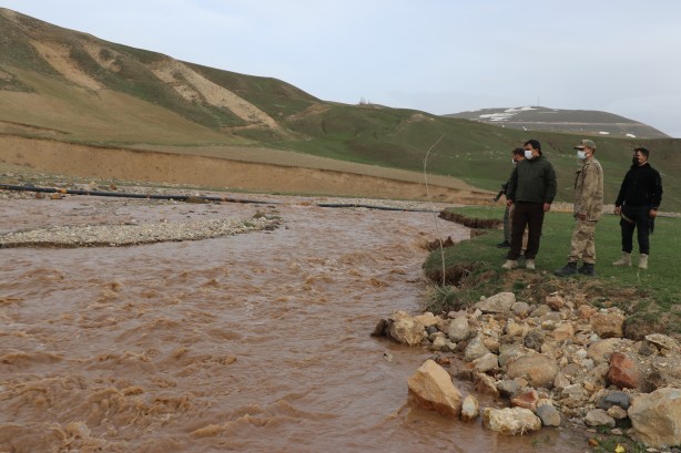 Foto - Murat Nehri'ne düşen 5 yaşındaki çocuk kayboldu