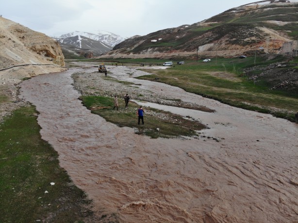 Foto - Murat Nehri'ne düşen 5 yaşındaki çocuk kayboldu