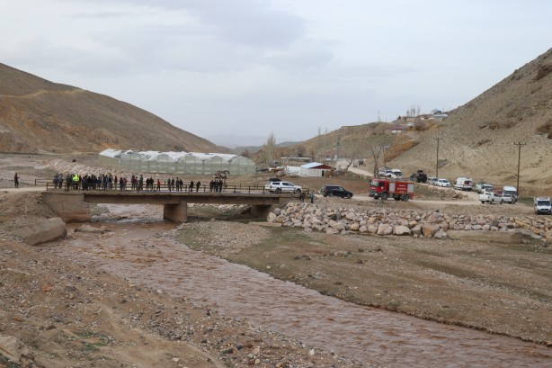Foto - Murat Nehri'ne düşen 5 yaşındaki çocuk kayboldu