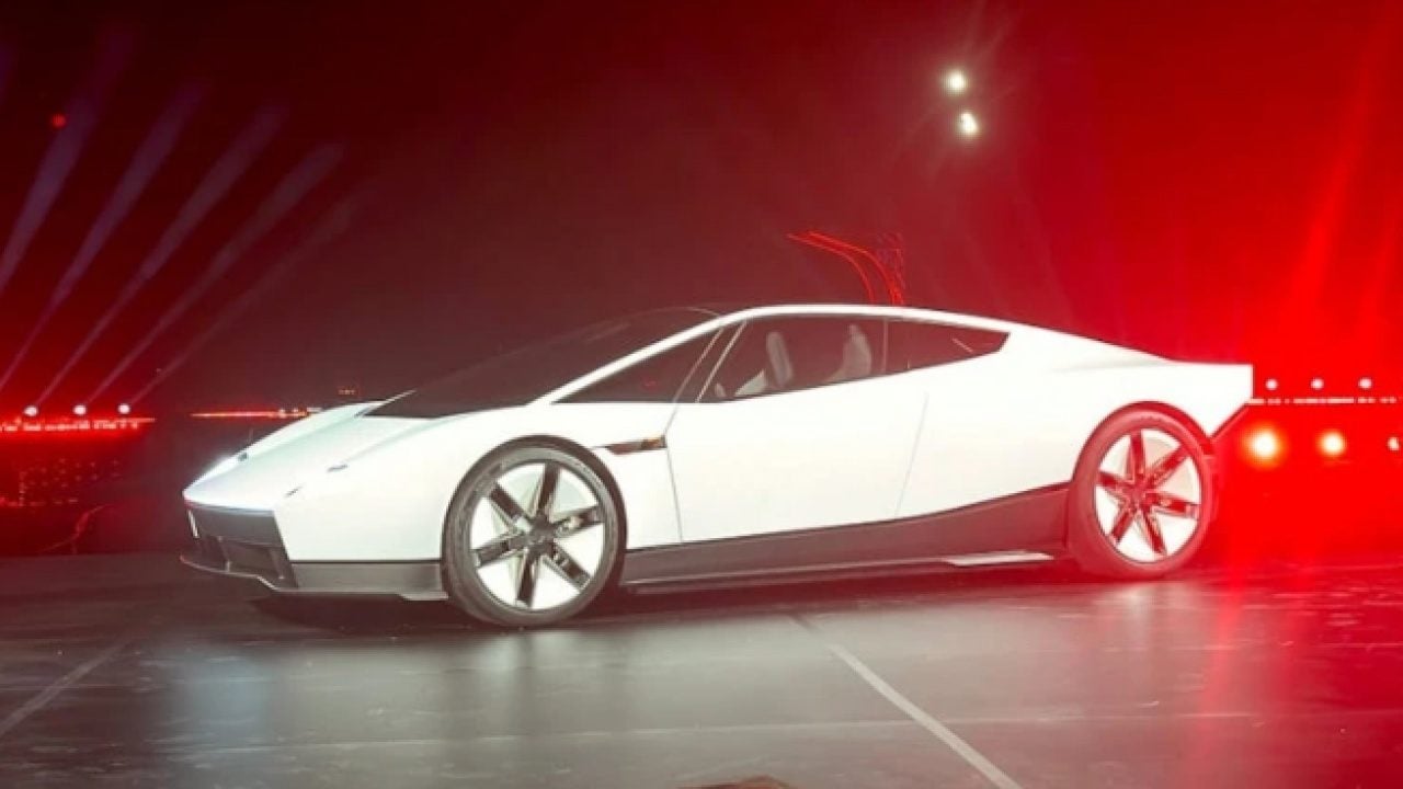 Foto - Musk sonunda bunu da yaptı: Uçan Tesla Roadster tanıtıldı!
