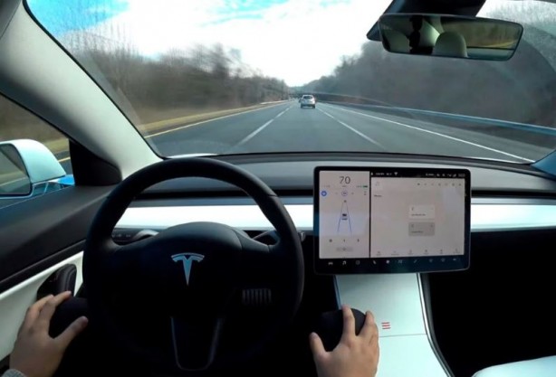 Foto - Musk yeni otomobiller hakkında bilgi verdi