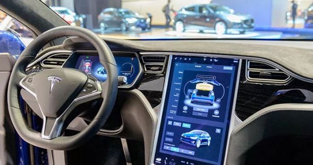 Foto - Musk yeni otomobiller hakkında bilgi verdi