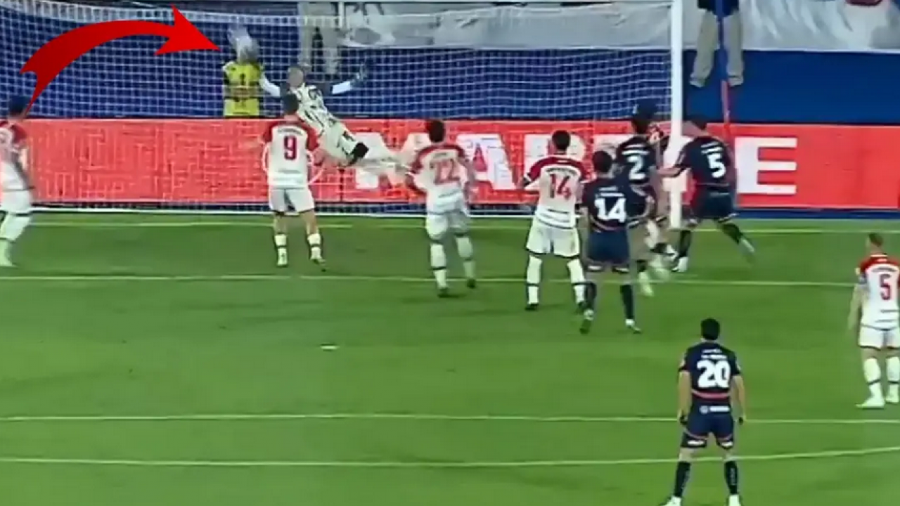 Foto - Muslera, Arjantin’de yine yaptı yapacağını! Bu adam çıldırmış olmalı! Resmen uçtu…