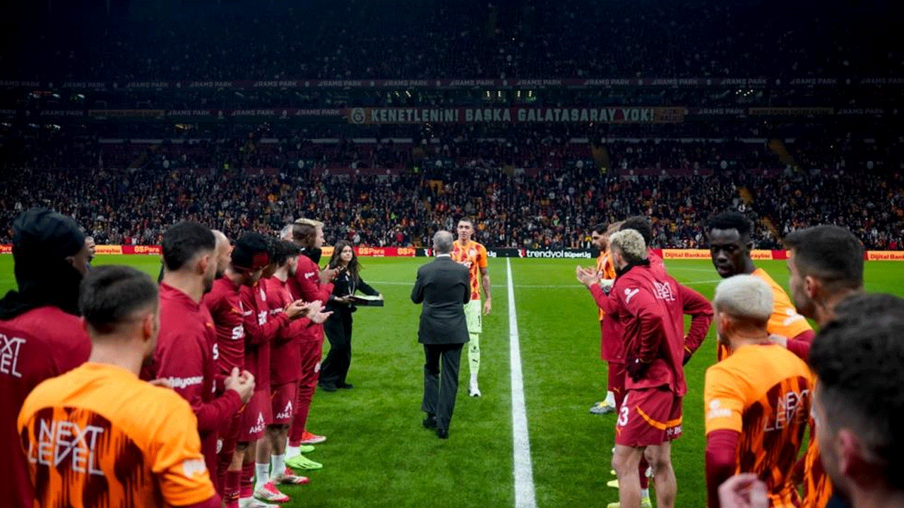 Foto - Muslera, Galatasaray tarihinin zirvesinde