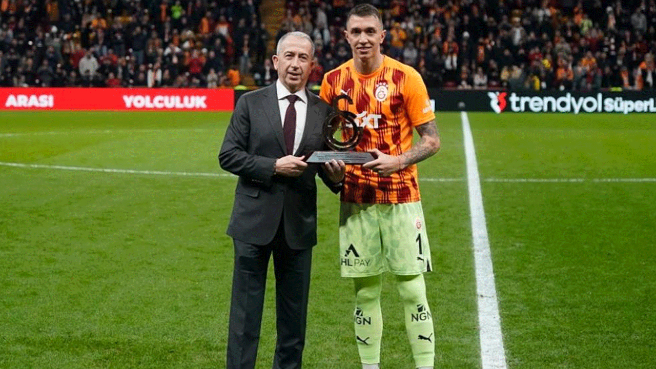 Foto - Muslera, Galatasaray tarihinin zirvesinde