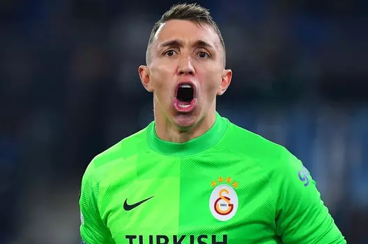 Muslera hakkında ortalığı karıştıran iddia! Sen ne yaptın böyle kaptan! Yok artık...