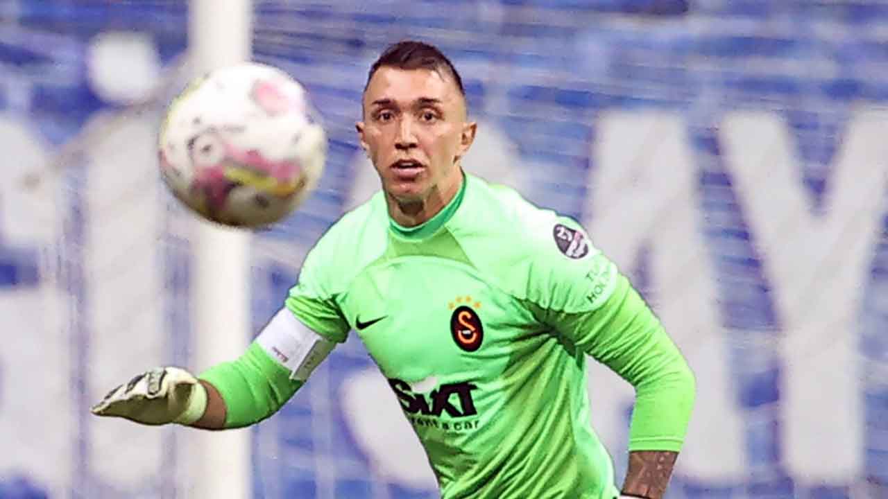 Foto - Muslera sokak satın aldı! Halk ayaklandı, belediye başkanına tepki var