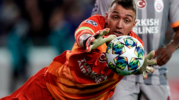 Foto - Muslera U dönüşü mü yaptı? Flaş ‘kaleci’ kararı: Tüm Galatasaraylılara ilan ettiler: O dönem başladı artık…