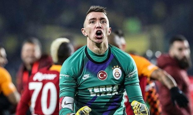 Foto - Muslera uçağı birbirine kattı! Olaylar olaylar...