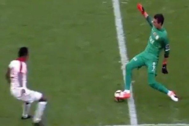 Foto - Muslera'dan orta sahada çalım şov!