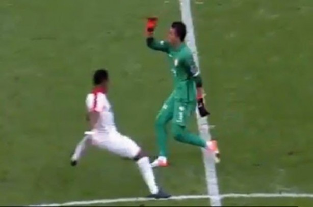 Foto - Muslera'dan orta sahada çalım şov!