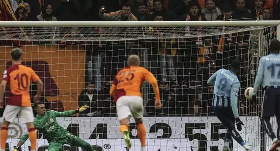 Foto - Muslera'nın kırmızı kartı gündem oldu! O detay, bir hayli dikkat çekti! Meğer…
