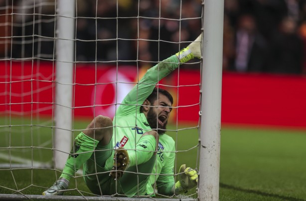 Foto - Muslera'nın kırmızı kartı gündem oldu! O detay, bir hayli dikkat çekti! Meğer…